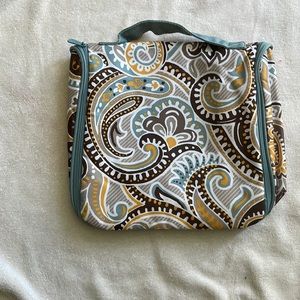 31 Travel hang up bag
